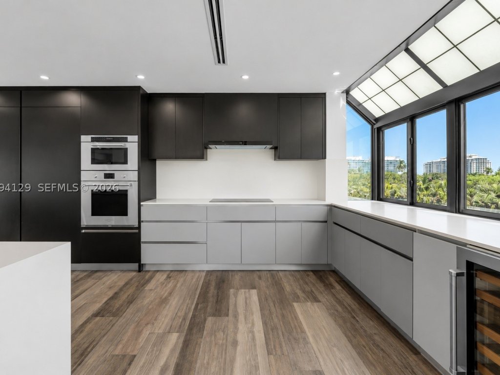 apartamentos en venta en Key Colony III Emerald Bay