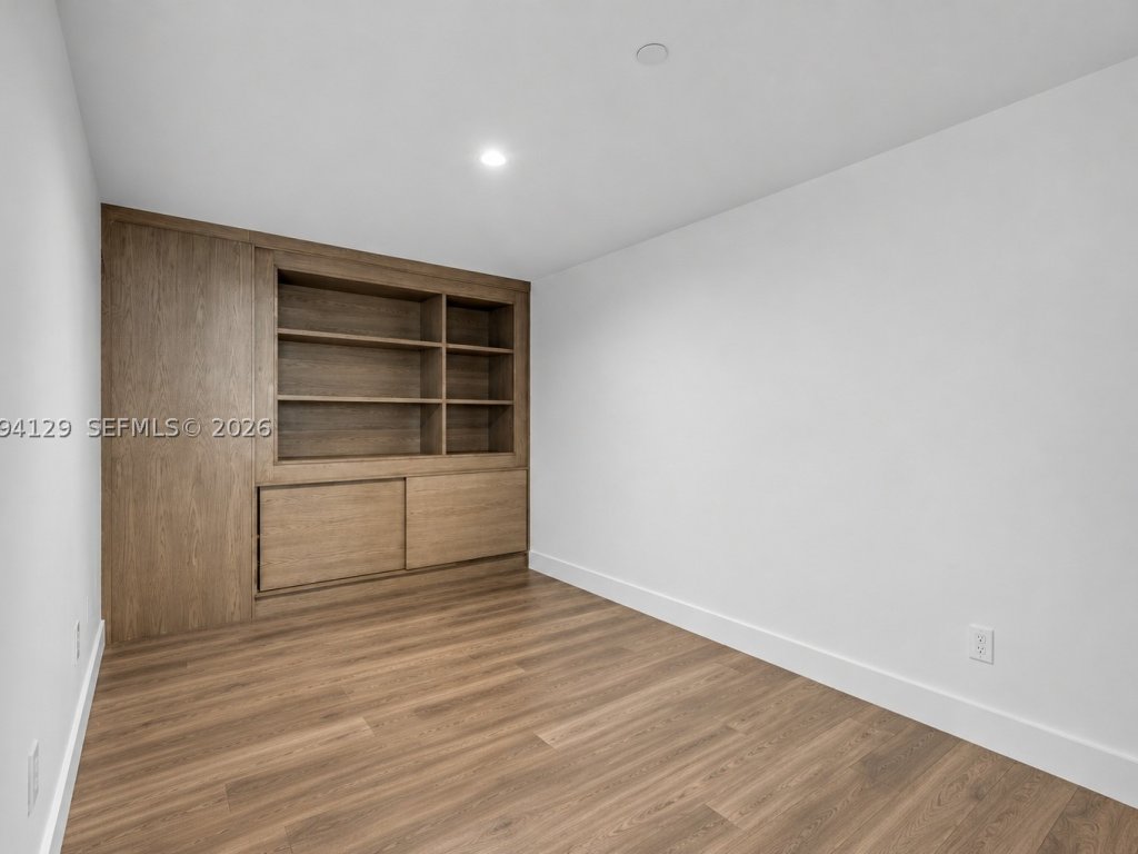 apartamentos en venta en Key Colony III Emerald Bay