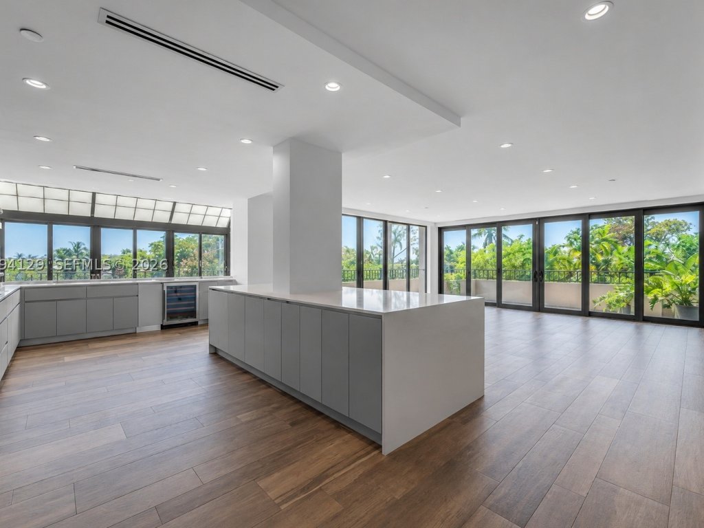 apartamentos en venta en Key Colony III Emerald Bay