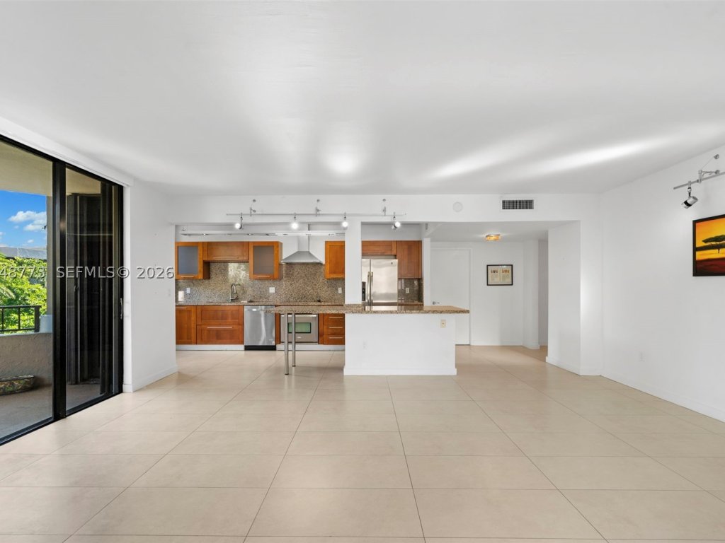 apartamentos en venta en Key Colony IV Botanica
