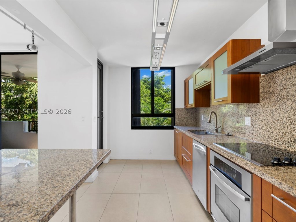 apartamentos en venta en Key Colony IV Botanica