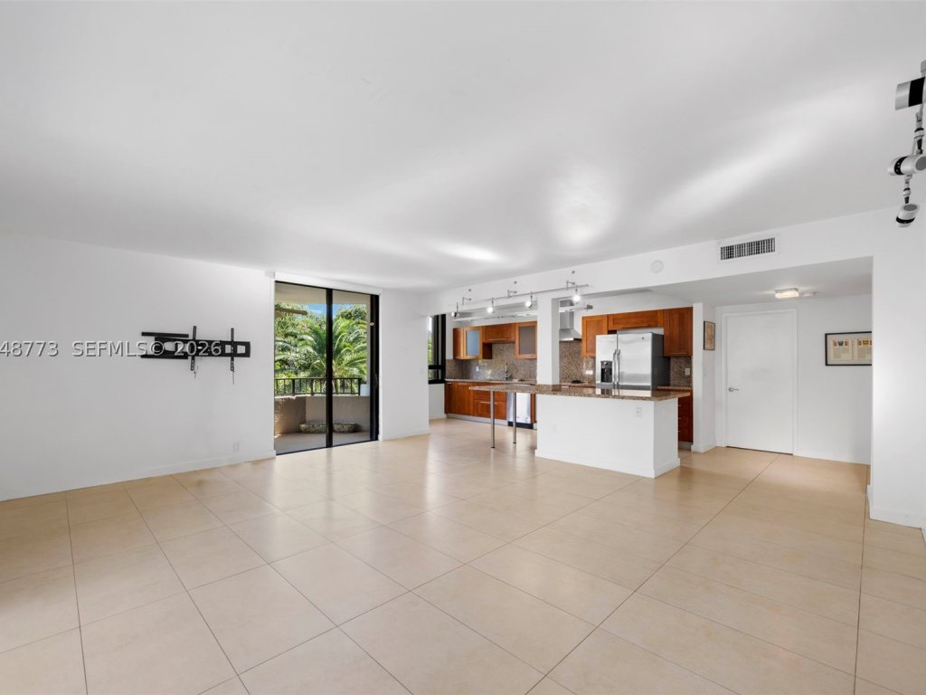 apartamentos en venta en Key Colony IV Botanica