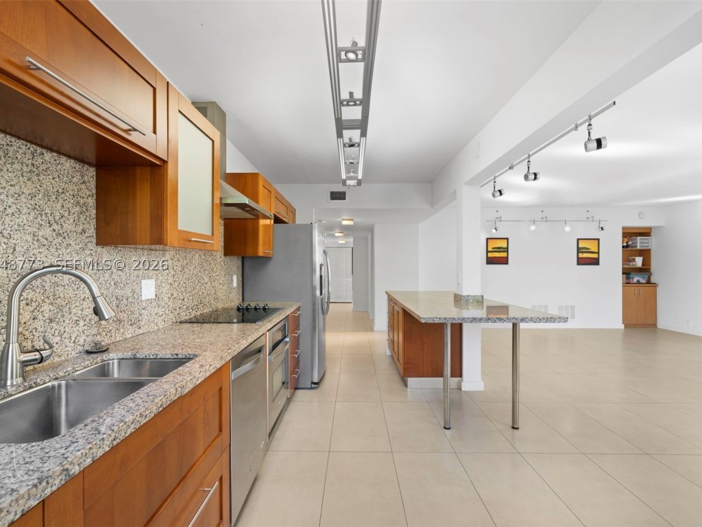 apartamentos en venta en Key Colony IV Botanica
