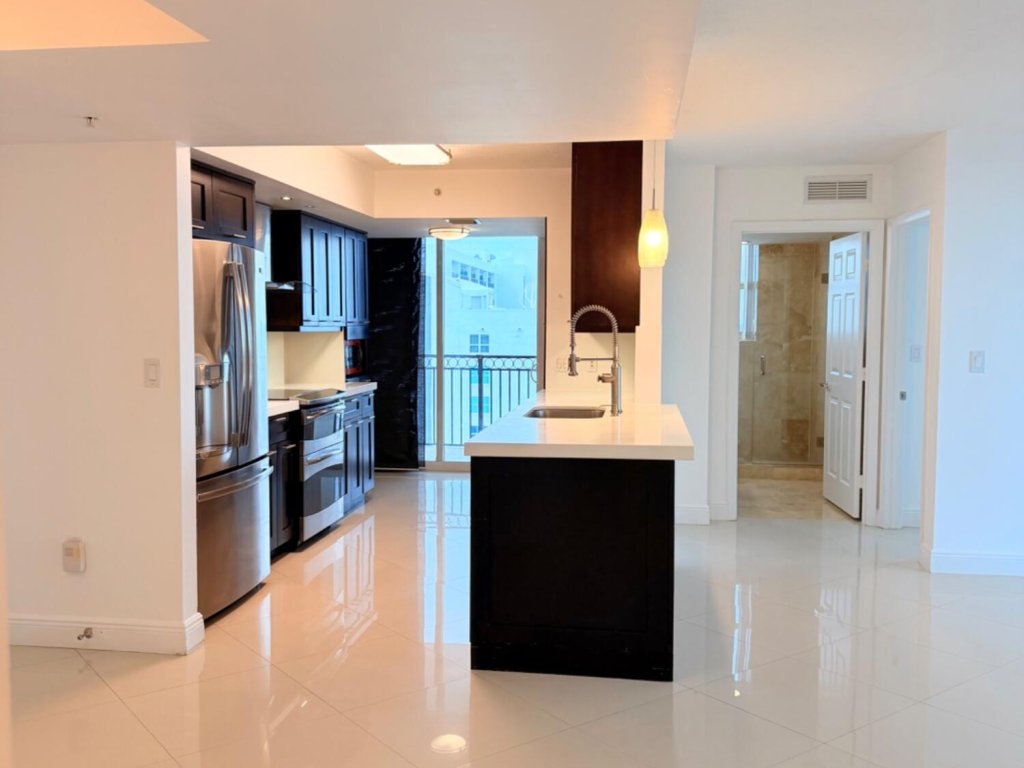 Condo for sale at Gables Marquis