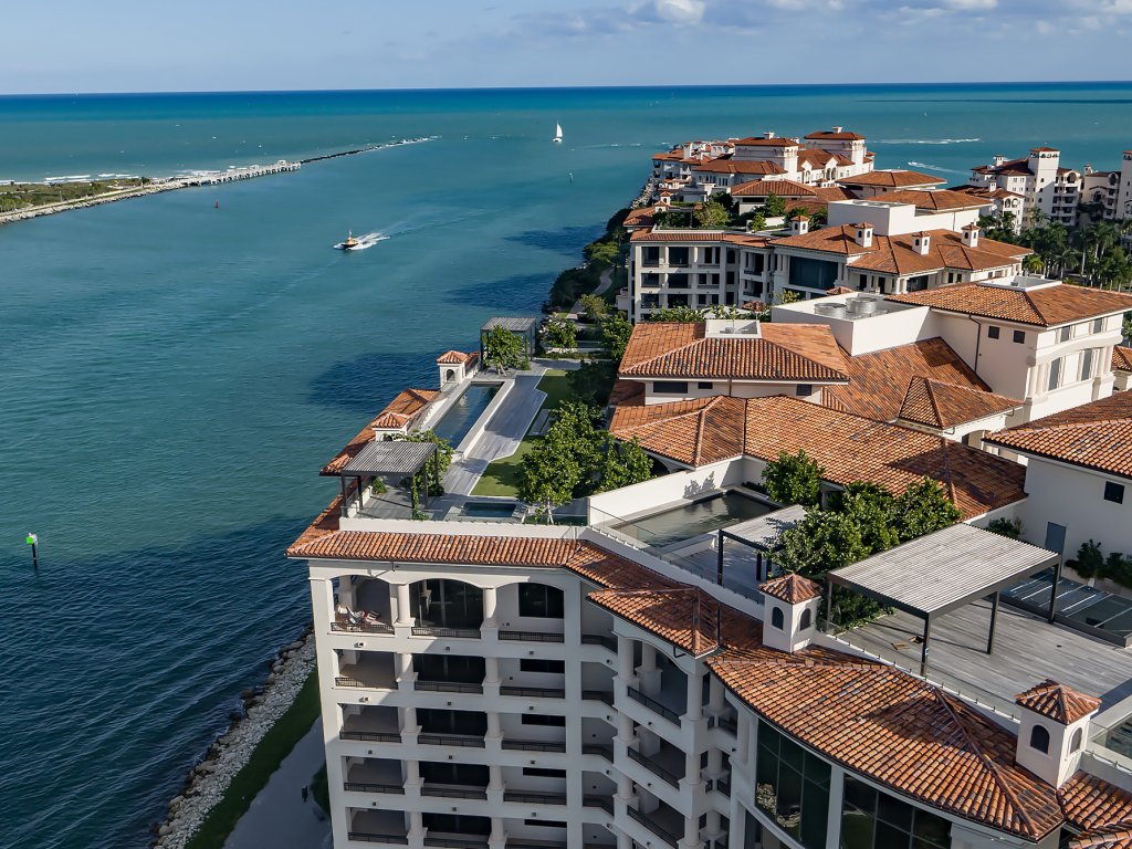 Condos for sale at Palazzo Della Luna
