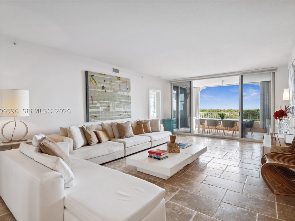 apartamentos en venta en Ocean Club Lake Villa Three