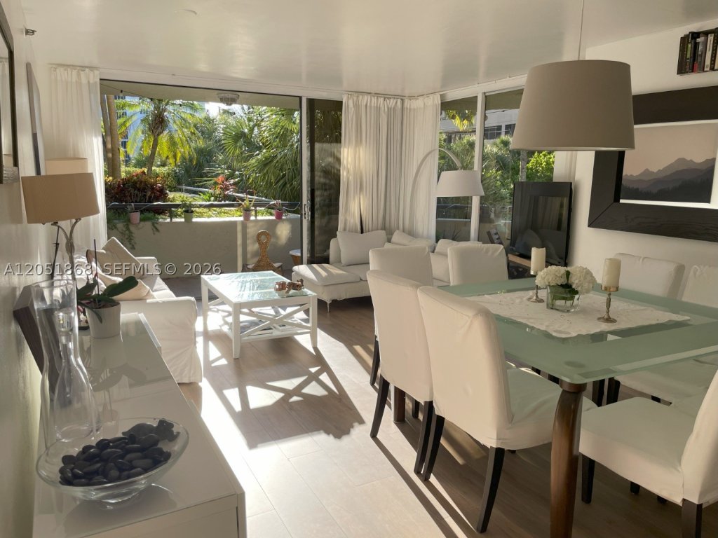 apartamentos en venta en Ocean Lane Plaza