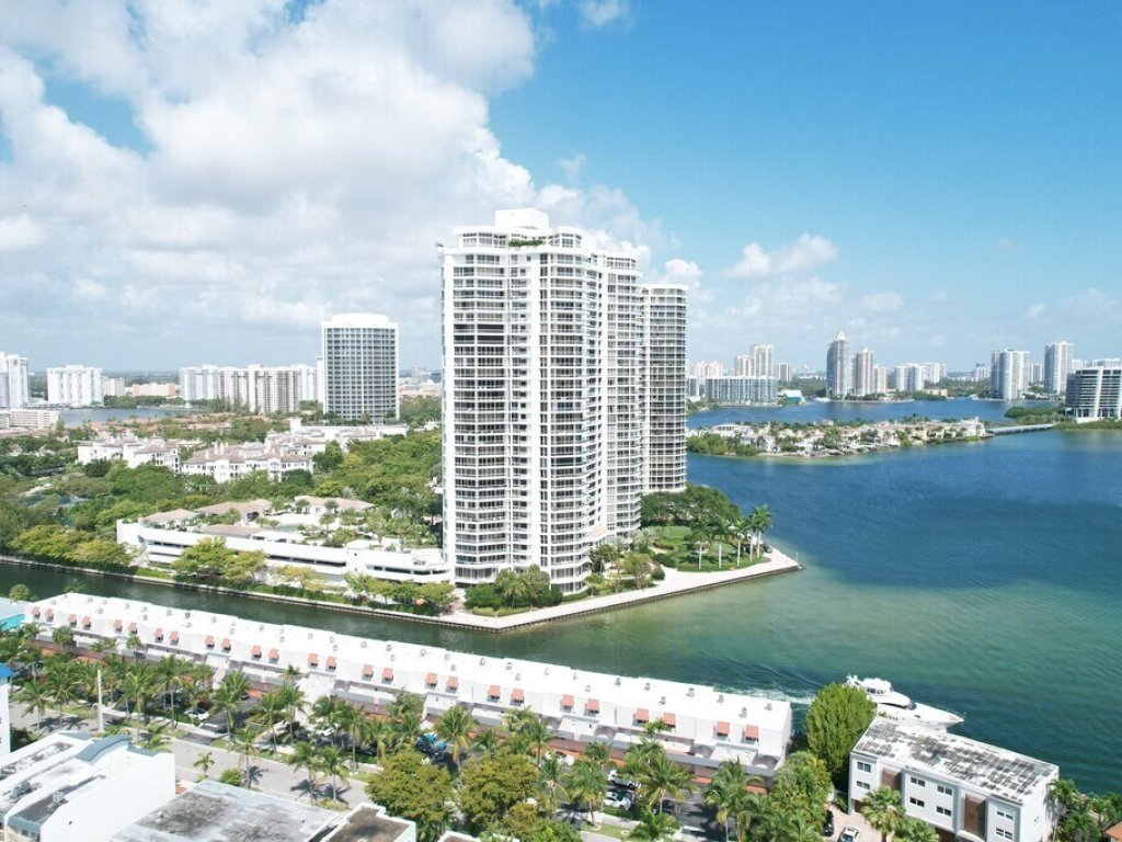 apartamentos en venta en Williams Island 2600