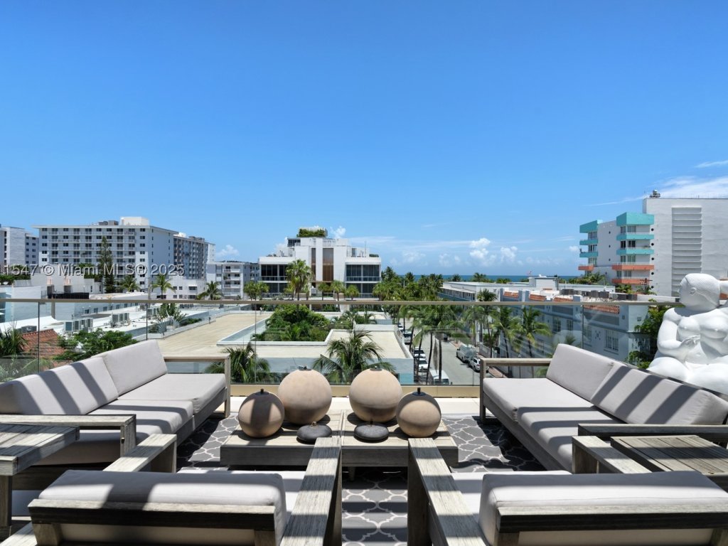 apartamentos a venda no Three Hundred Collins