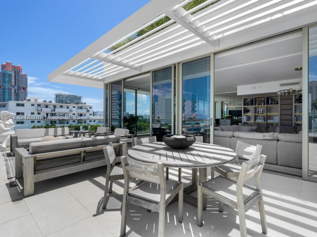 apartamentos a venda no Three Hundred Collins
