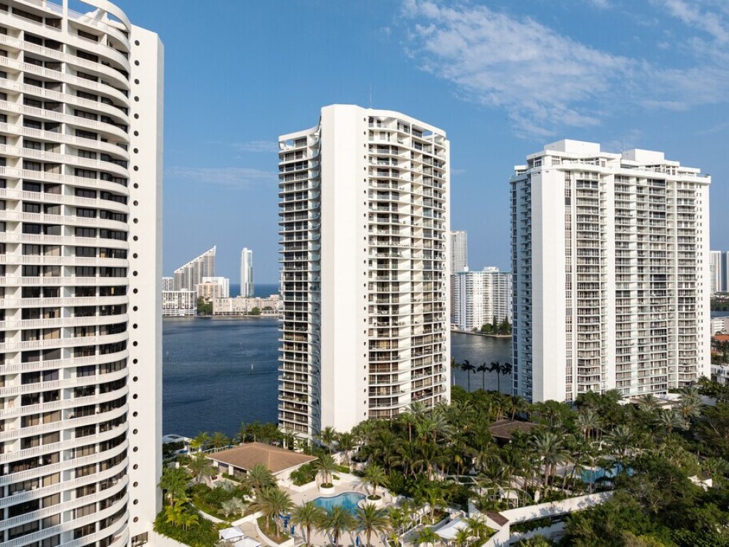 apartamentos en venta en Williams Island 2800