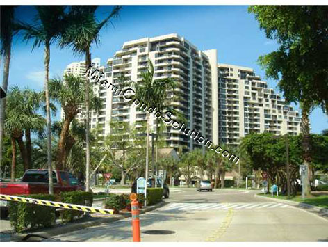 compra o alquiler en Brickell Key