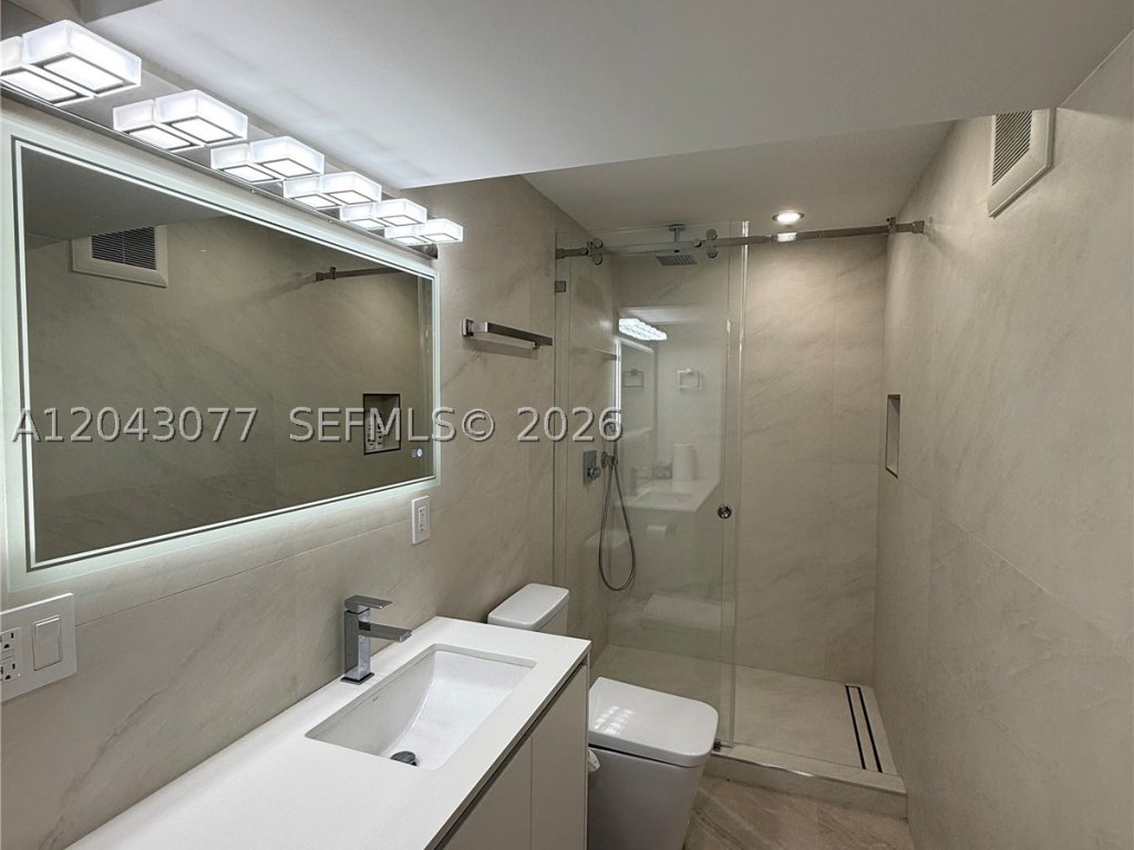 Condos for sale at Plaza Towers South