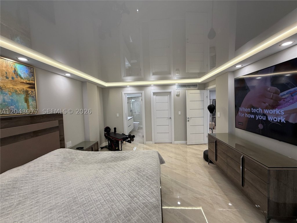 Condos for sale at Plaza Towers South