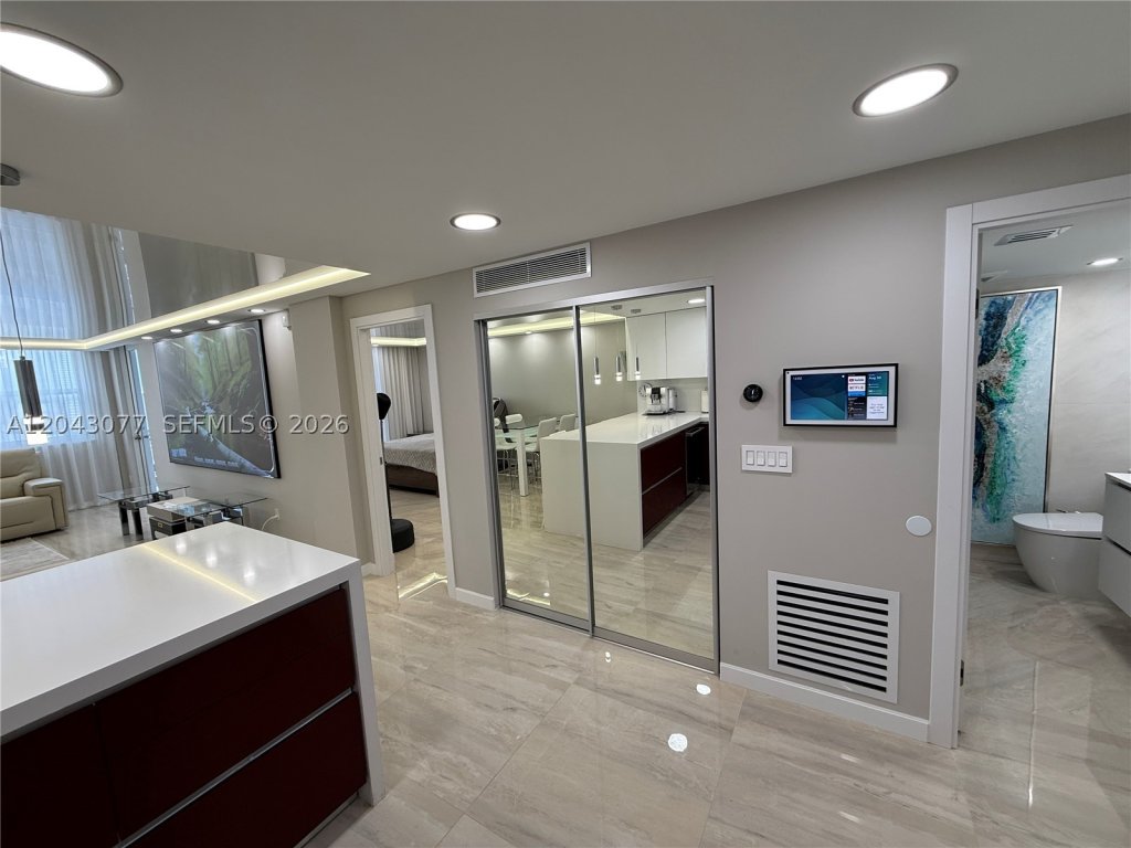 Condos for sale at Plaza Towers South