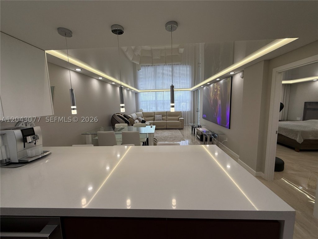 Condos for sale at Plaza Towers South