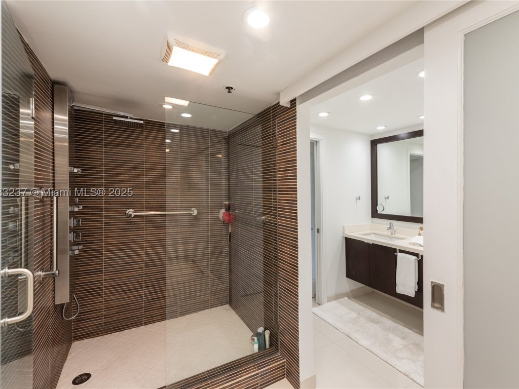 apartamentos en venta en Key Colony II Ocean Sound
