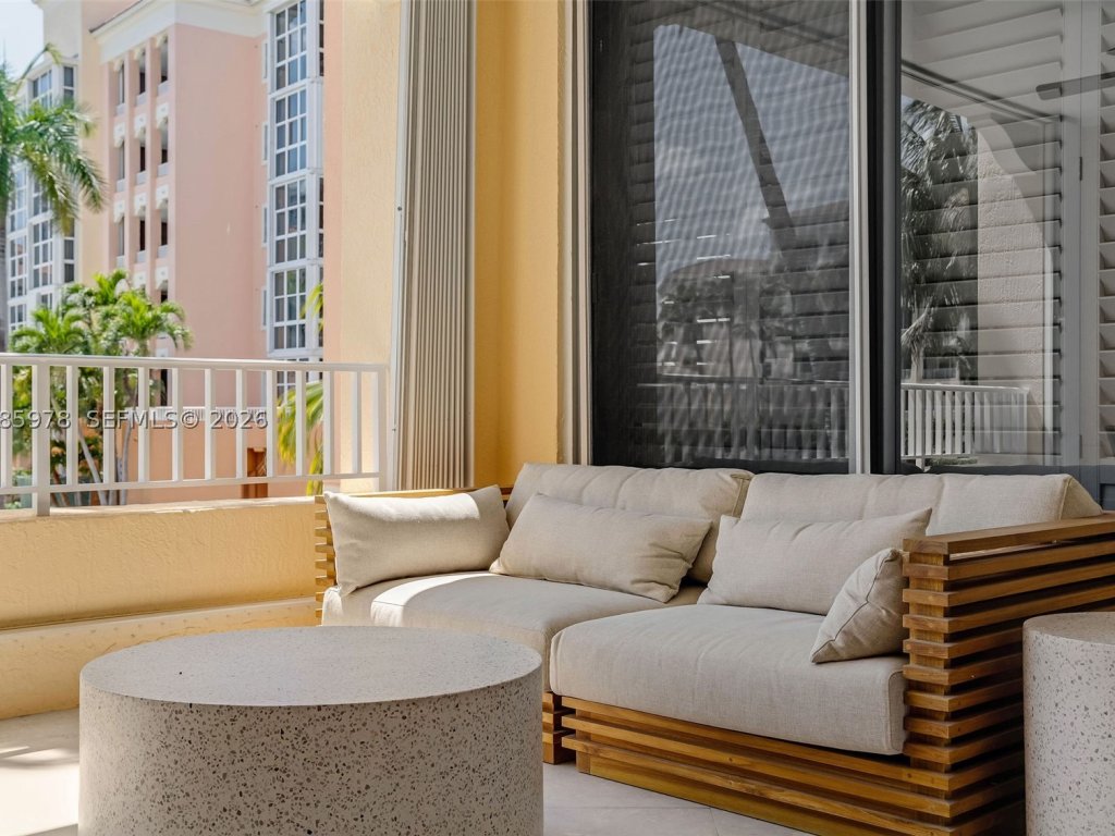 apartamentos en venta en Ocean Club Lake Villa One