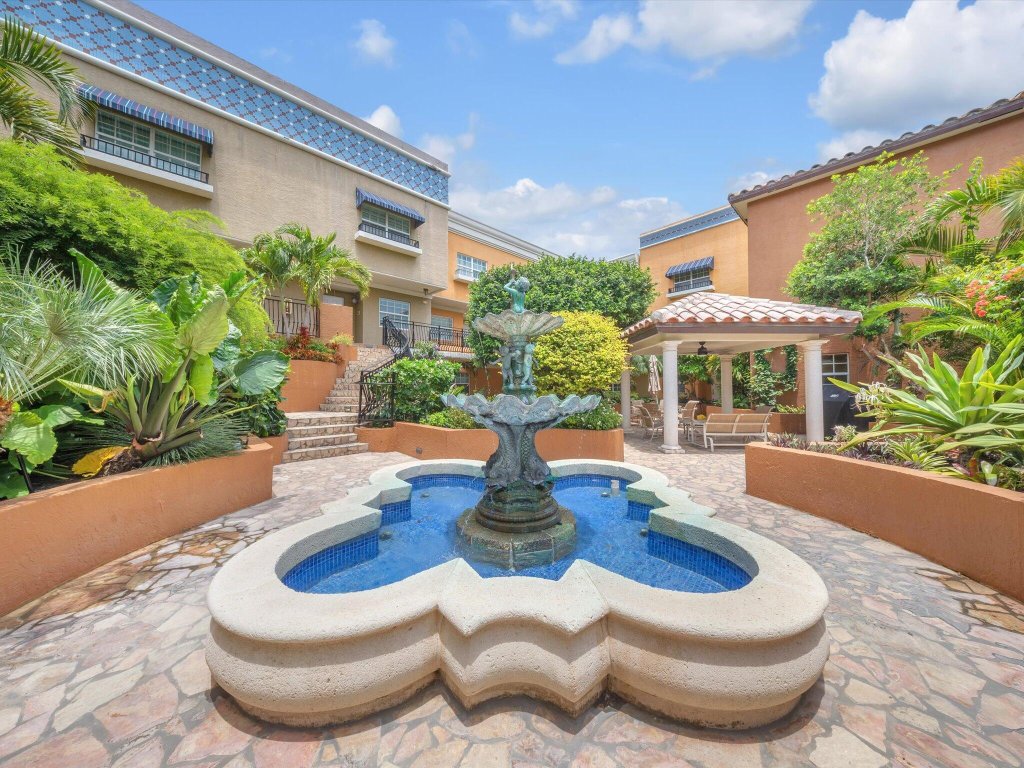 Condos for sale at Villaggio Di Las Olas