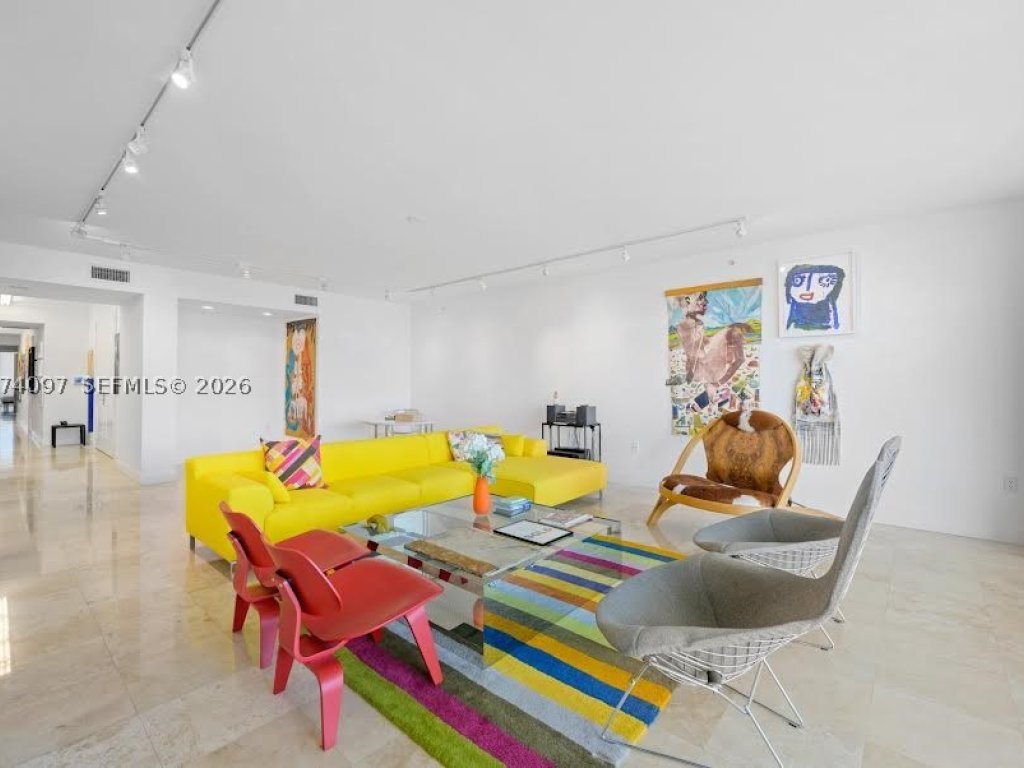 Condos for sale at Peninsula I