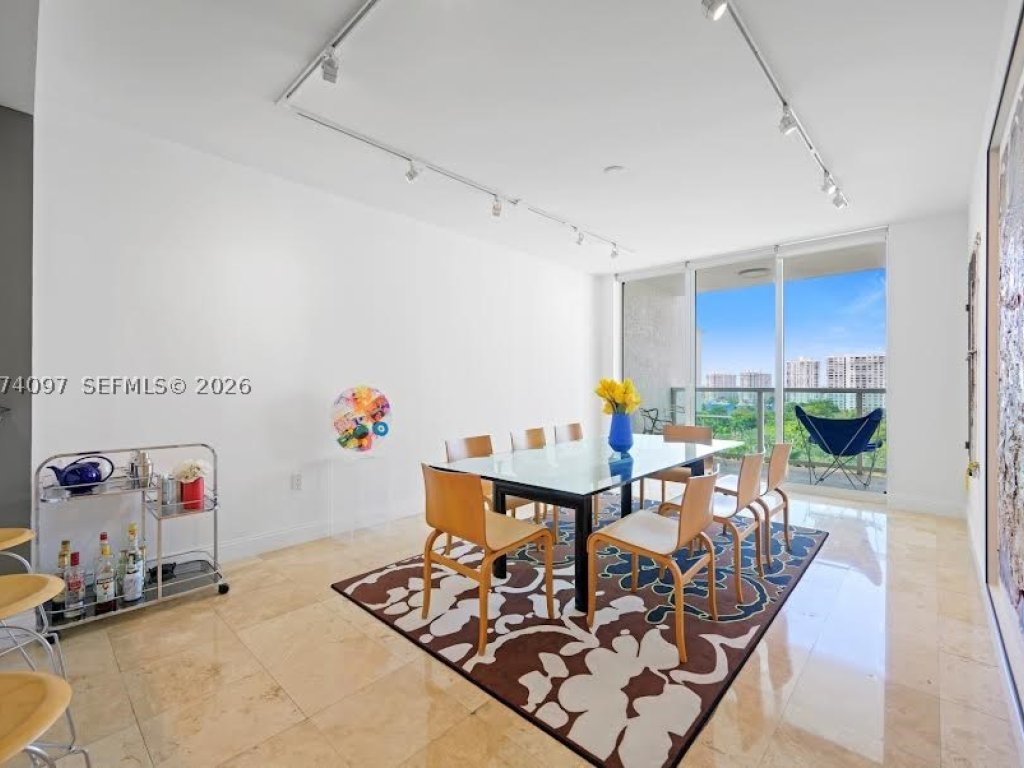 Condos for sale at Peninsula I