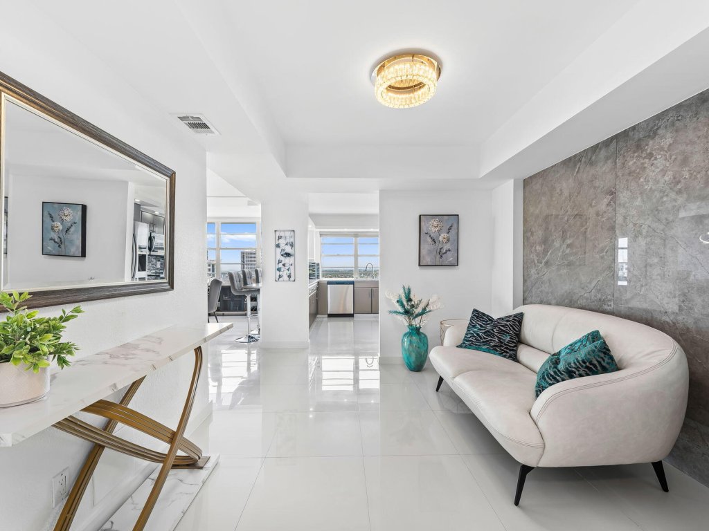 apartamentos en venta en Admirals Port Condos