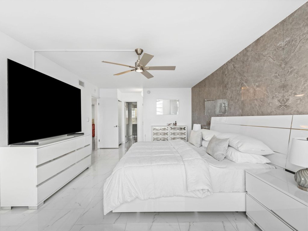 apartamentos en venta en Admirals Port Condos
