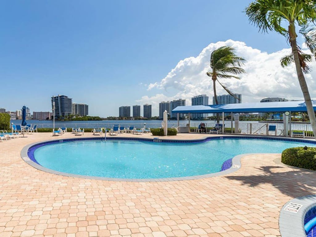 Comprar apartamento en Mystic Pointe 500