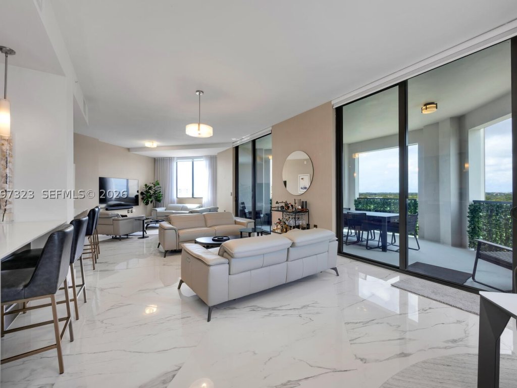 apartamentos en venta en Merrick Manor