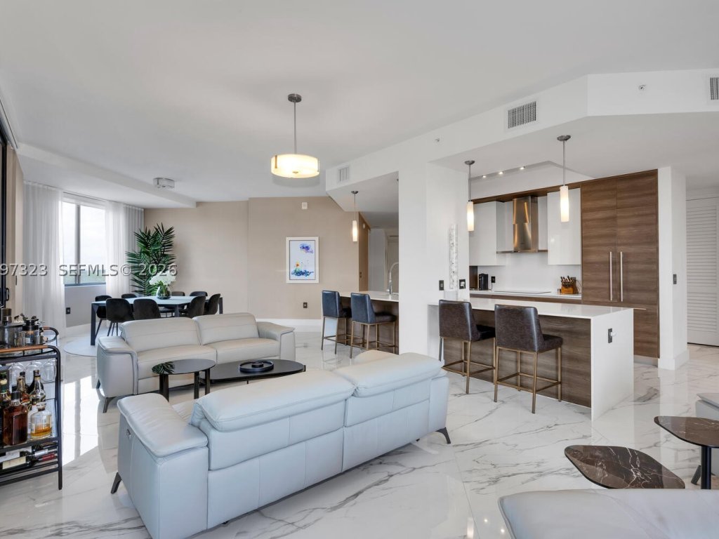 apartamentos en venta en Merrick Manor