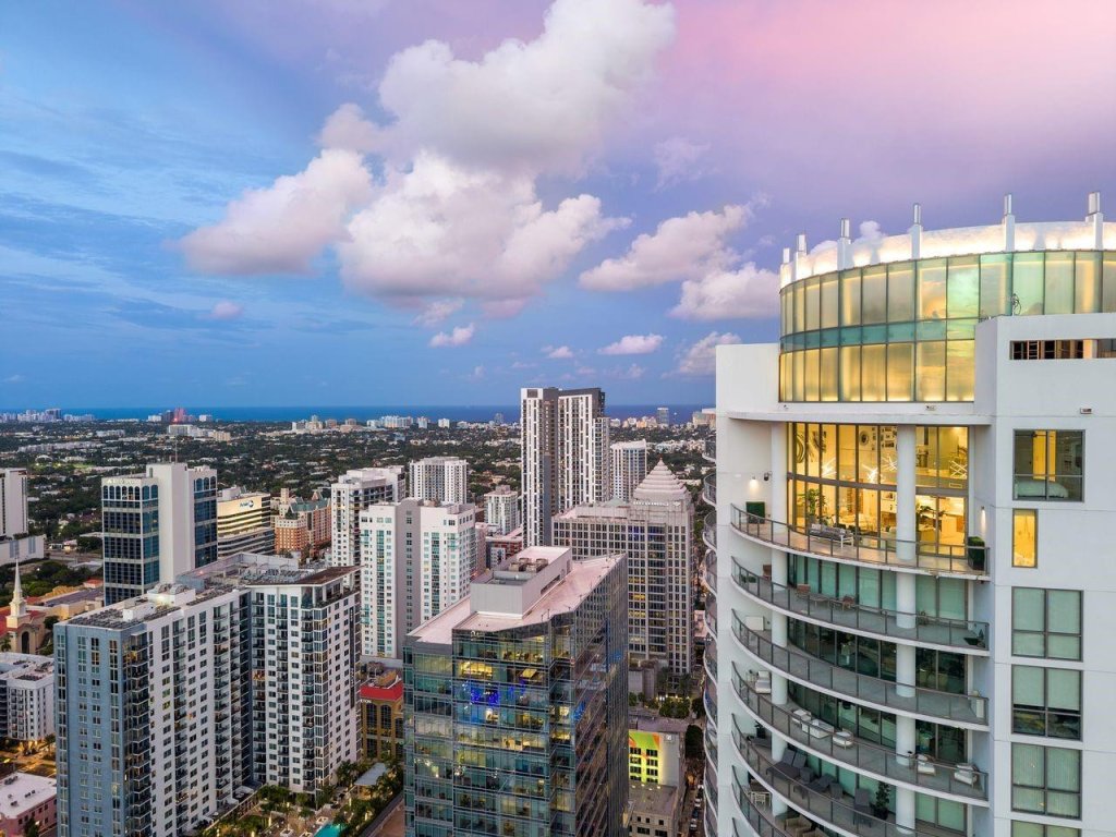 Condos for sale at 100 Las Olas