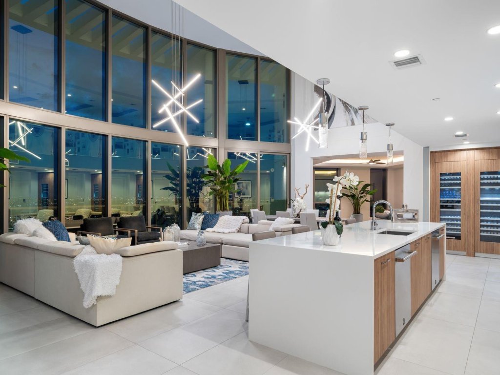 Condos for sale at 100 Las Olas