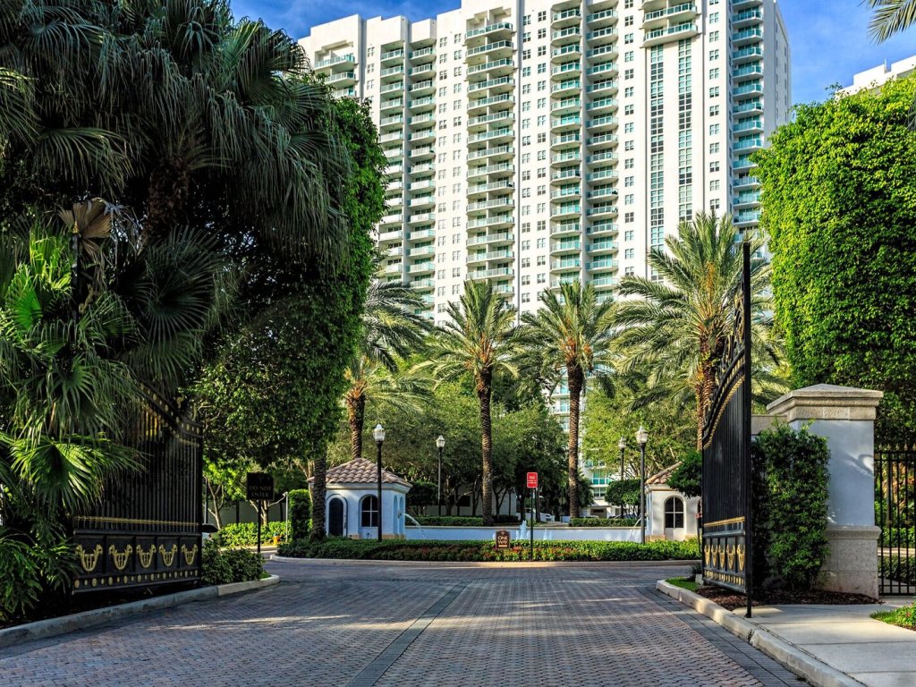 Condos for sale at Peninsula II