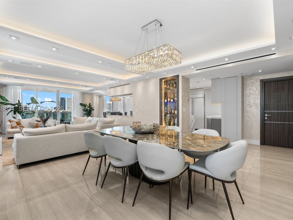 Condos for sale at Peninsula II