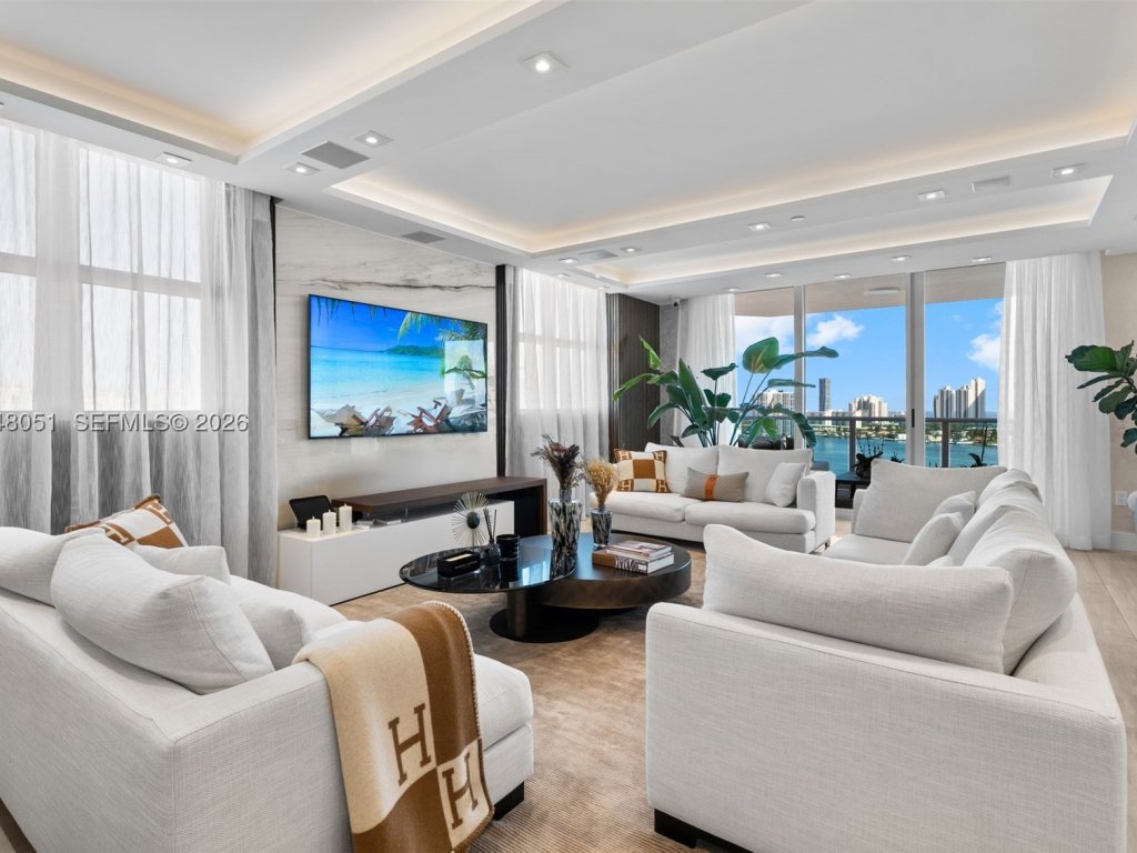 Condos for sale at Peninsula II