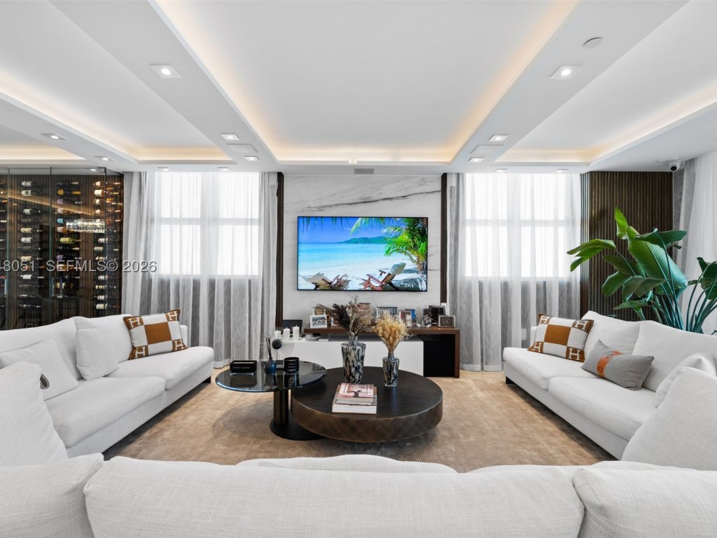Condos for sale at Peninsula II