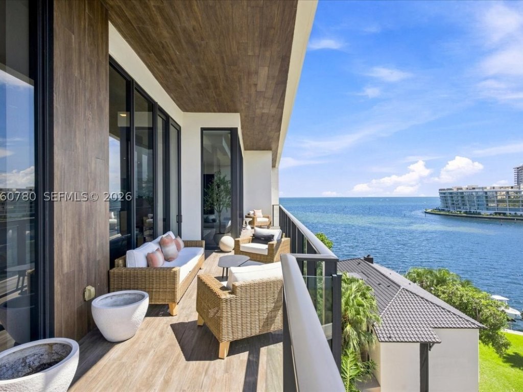apartamento para alugar no The Fairchild Coconut Grove