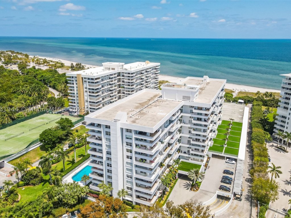 Comprar apartamento no Commodore Club West