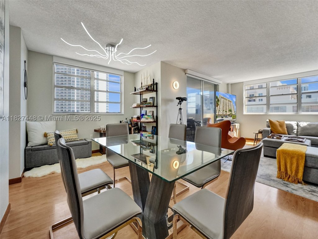 Condos for sale at Plaza Towers North