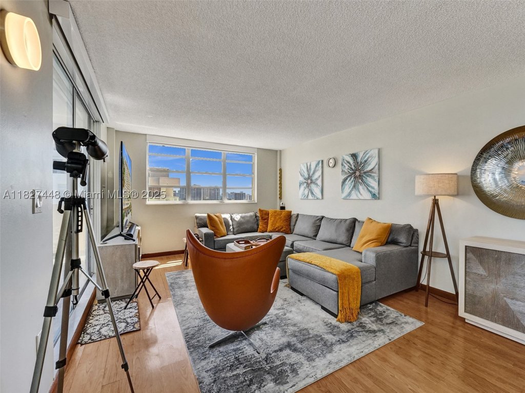 Condos for sale at Plaza Towers North