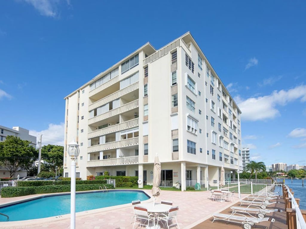 apartamentos en venta en Caravelle Condo