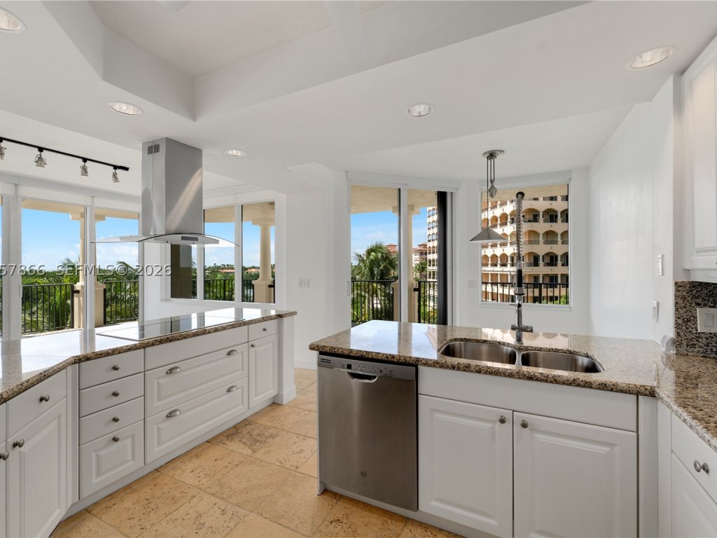 apartamentos en venta en Verona At Deering Bay