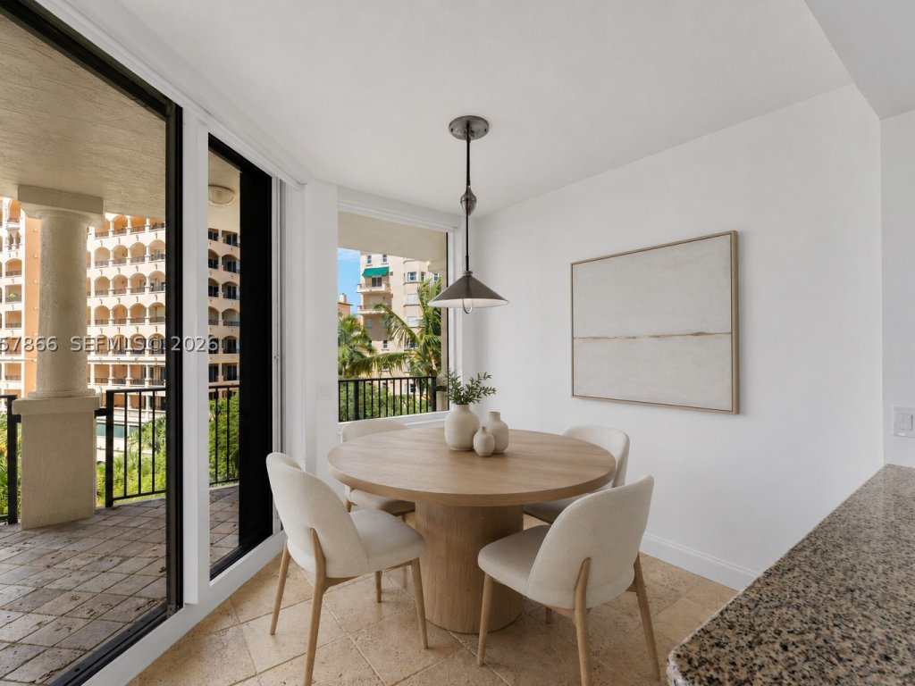 apartamentos en venta en Verona At Deering Bay