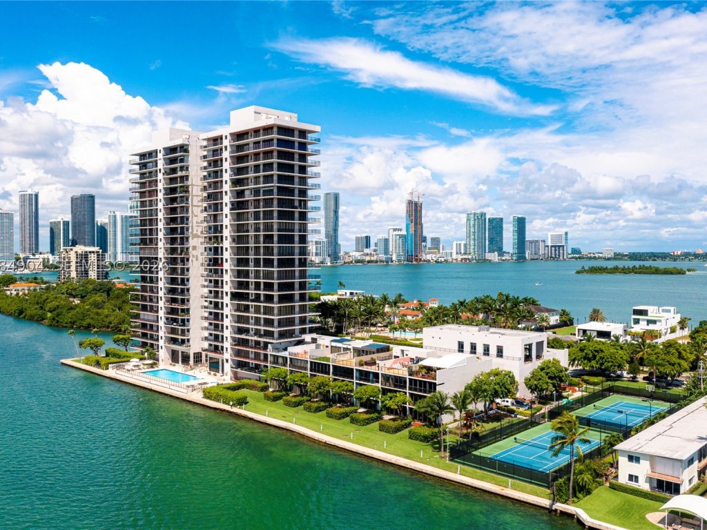 apartamento para alugar no 1000 Venetian Way