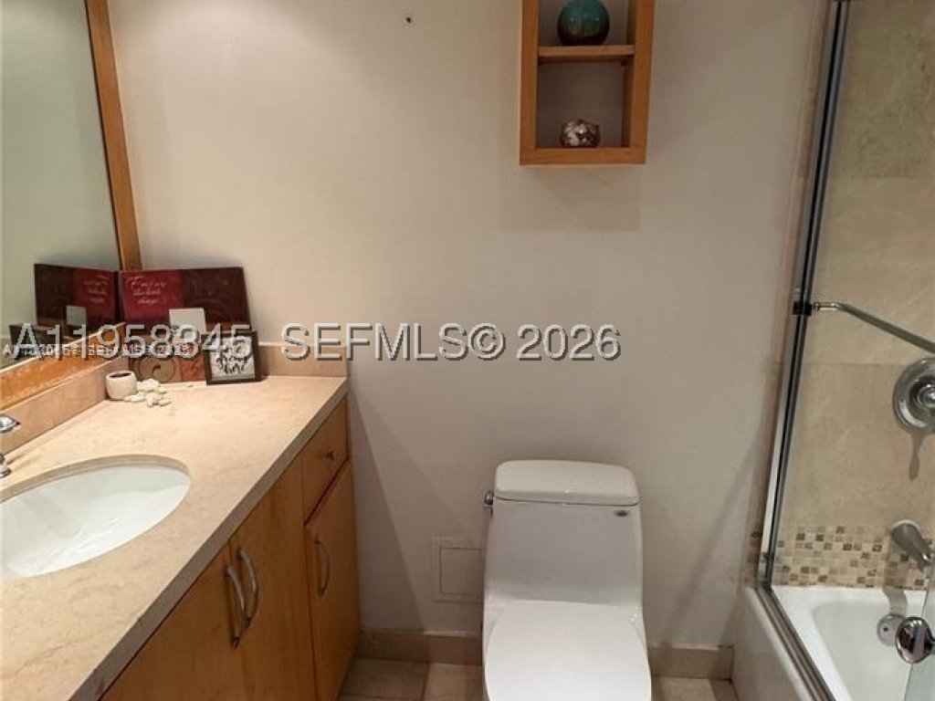 apartamentos a venda no Biscayne Cove
