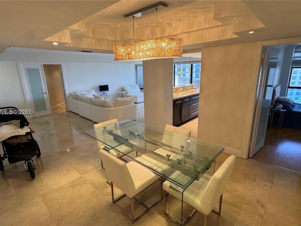 apartamentos a venda no Biscayne Cove
