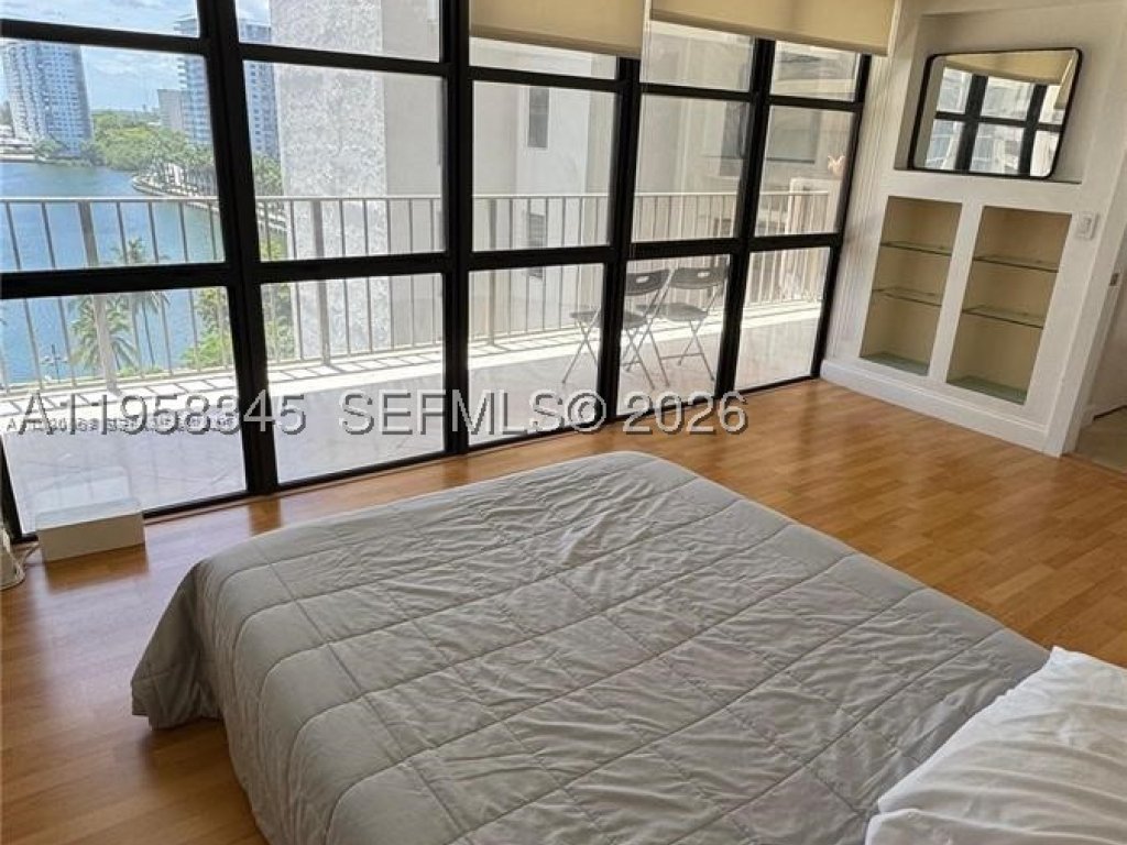 apartamentos a venda no Biscayne Cove